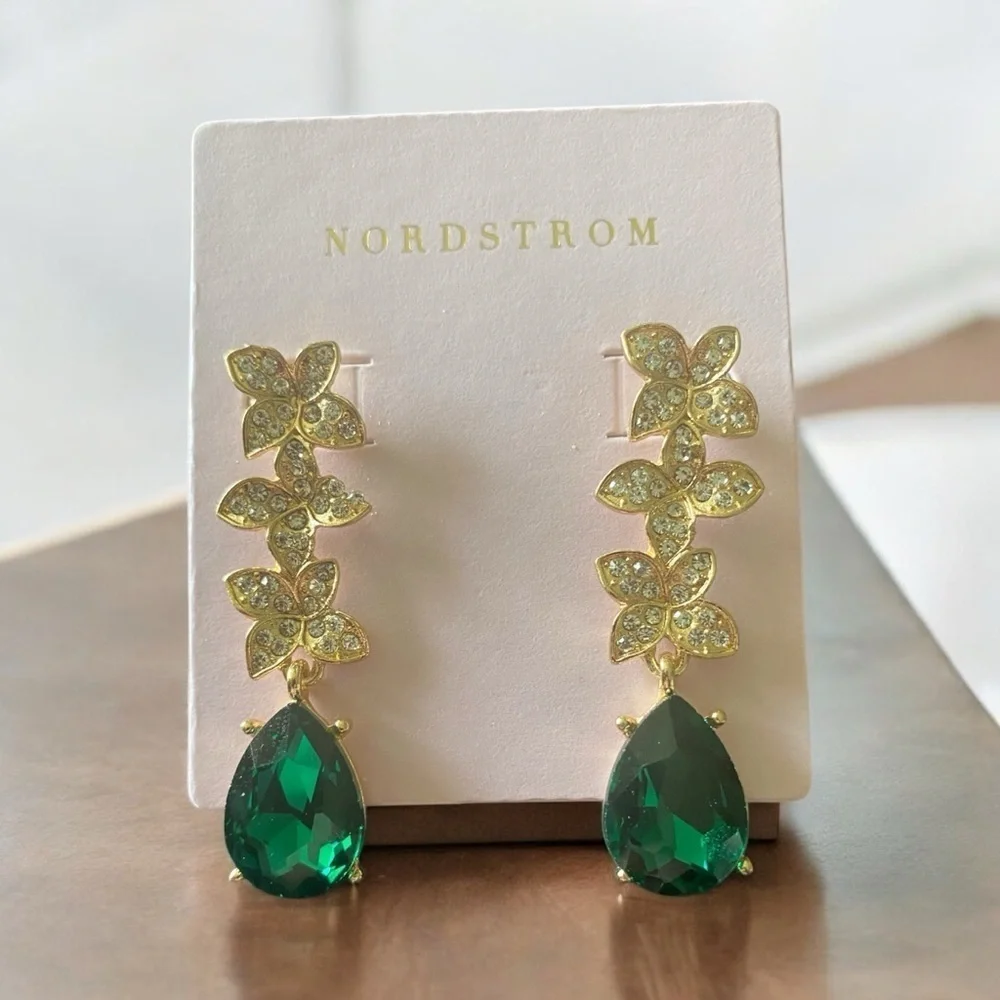 NWT-SAKS FIFTH AVENUE-STUNNING GOLD TONE AND EMERALD GREEN EARRINGS